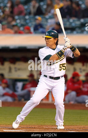 13. September 2011; Oakland, Kalifornien, USA;  Oakland Athletics Designated Hitter Hideki Matsui (55) an bat gegen die Los Angeles Angels im ersten Inning O.co Coliseum.  Los Angeles besiegte Oakland 6-3. Stockfoto