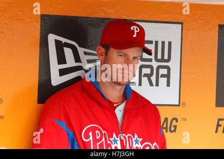 7. August 2011; San Francisco, CA, USA;  Philadelphia Phillies Start Krug Roy Oswalt (44) sitzt auf der Trainerbank vor dem Spiel gegen die San Francisco Giants am AT&T Park. Stockfoto