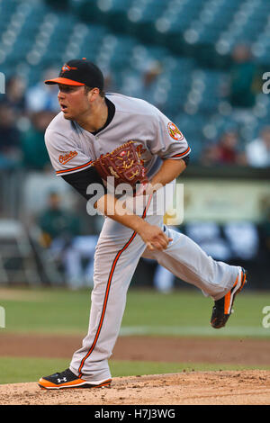 15. August 2011; Oakland, Kalifornien, USA;  Baltimore Orioles Start Krug Tommy Hunter (39) Stellplätze gegen die Oakland Athletics im ersten Inning O.co Coliseum. Stockfoto