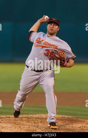 15. August 2011; Oakland, Kalifornien, USA;  Baltimore Orioles Start Krug Tommy Hunter (39) Stellplätze gegen die Oakland Athletics während der dritten Inning O.co Coliseum. Stockfoto