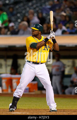 Am 15. August 2011; Oakland, Ca, USA; Oakland Athletics erste Basisspieler Brandon Allen (31) at bat gegen die Baltimore Orioles während des achten Inning bei o.co Kolosseum. Baltimore besiegt Oakland 6-2. Stockfoto