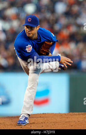 29. August 2011; San Francisco, CA, USA;  Chicago Cubs Start Krug Randy Wells (36) Stellplätze gegen die San Francisco Giants im ersten Inning im AT&T Park. Stockfoto