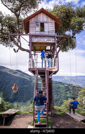 Baumhaus giant swing in den Anden in Banos Ecuador Stockfoto