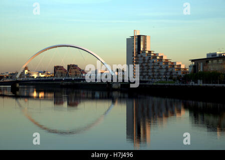 Glasgow-Auge oder zuzukneifen Brücke Clyde-Glasgow Stockfoto