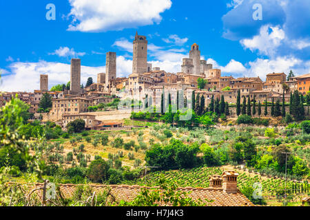 Imposanten Türme der mittelalterlichen San Gimignano in der Toskana. Italien Stockfoto