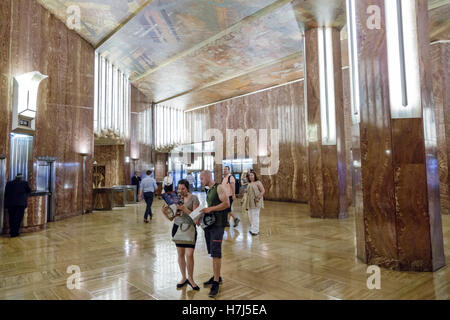 New York City, NY NYC Manhattan, Midtown, 42nd Street, Chrysler Building, Lobby, Marmor, Art déco, Erwachsene, Männer, Männer, Frauen, Paare, Decken Stockfoto