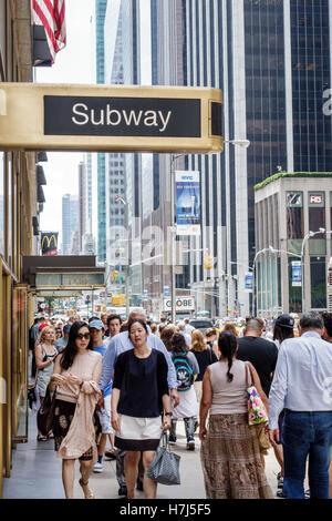 New York City, NY NYC Manhattan, Midtown, 6th Avenue, U-Bahn, Eingang, Schild, Straßenszene, belebter Bürgersteig, Erwachsene asiatische Erwachsene, weibliche Frauen, NY160719112 Stockfoto