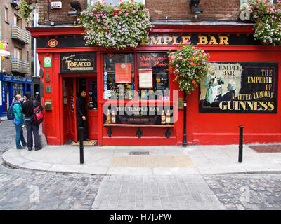 Der Temple Bar, berühmten Pub in Dublin, Leinster, Irland, Europa Stockfoto