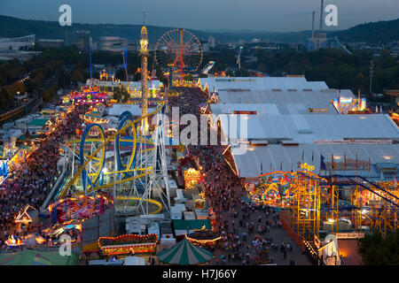 Blick über das Cannstatter Volksfest, Massen, Fahrgeschäften, Vergnügungspark und Bierzelten, Cannstatter Volksfest, Stuttgart Stockfoto