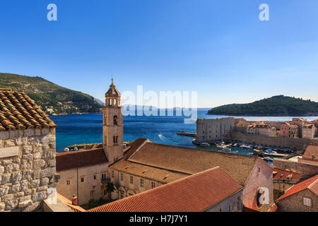 Blick über das Dominikanerkloster und historischen Hafen in der Altstadt von Dubrovnik, Dubrovnik, Kroatien Stockfoto