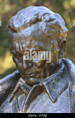 Statue von Marschall Josip Broz Tito (1892-1980) von Antun Augustincic (1900-1979) im Haus der Blumen in Belgrad, Serbien Stockfoto