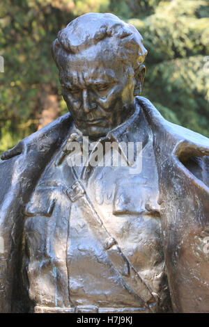 Statue von Marschall Josip Broz Tito (1892-1980) von Antun Augustincic (1900-1979) im Haus der Blumen in Belgrad, Serbien Stockfoto