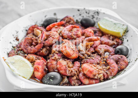 frische Garnelen in Knoblauch-Olivenöl-Meeresfrüchte, die portugiesische Tapas snack gebraten Stockfoto