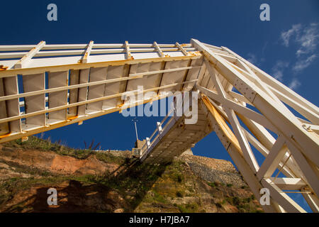 Sidmouth. Jacobs Ladder, eine Reihe von Holzstufen in Sidmouth, Devon, Connaught Gärten im Vorfeld Stockfoto