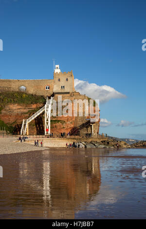 Sidmouth. Jacobs Ladder und dem westlichen Strand in Sidmouth, Devon. Die Leiter ist eine Reihe von hölzernen Stufen hinauf auf Connaught Gärten Stockfoto