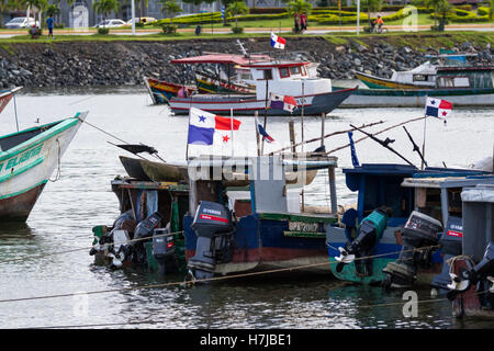 Panama-Stadt, Panama - Juni 08: lokale Fischereifahrzeuge in geschützten Bucht in Panama-Stadt. 8. Juni 2016, Panama City, Panama. Stockfoto