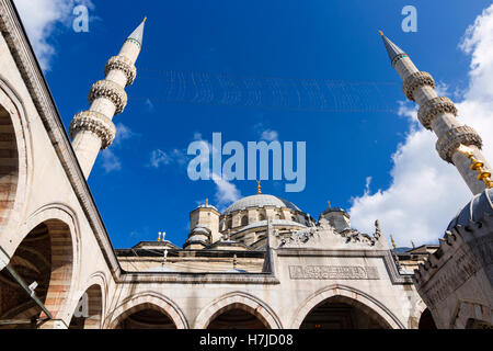 Sehenswürdigkeiten der Türkei. Neue Moschee in Istanbul. Berühmte Türkische Denkmal. Stockfoto