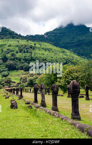 Der Eingang zum Wat Phu, einen zerstörten Khmer Hindu-Tempel-Komplex, im Champassak im Süden von Laos. Stockfoto