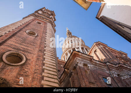 Blick auf die berühmte Kuppel der Basilika San Gaudenzio in Novara, Italien. Stockfoto