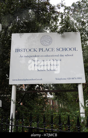 Beschilderung vor Ibstock Ort Schule in Roehampton, SW-London, UK Stockfoto