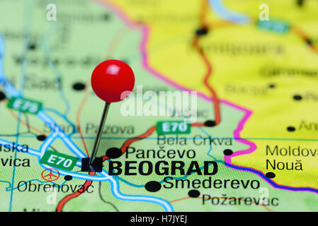 Belgrad, fixiert auf einer Karte von Serbien Stockfoto