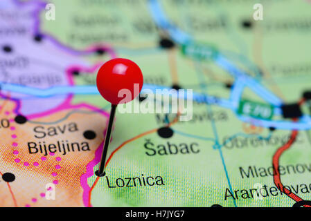 Loznica, fixiert auf einer Karte von Serbien Stockfoto
