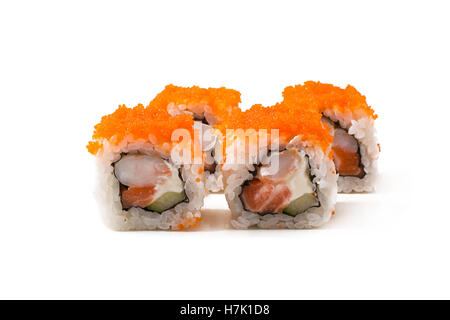 Traditionelle frische japanische Sushi-Rollen isolierten auf weißen Hintergrund Stockfoto