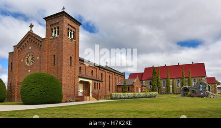 katholische Kirche St. Mary, Tenterfield, New England, New South Wales, new-South.Wales, Australien, sowohl alte als auch neue Stockfoto