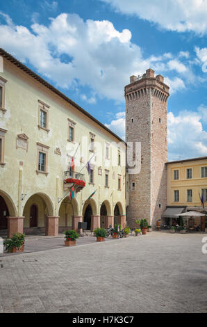 Trevi Piazza Mazzini (Umbrien) Stockfoto