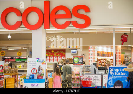 Eingang zum Coles Supermarkt Store in seine Sydney, Australien Stockfoto