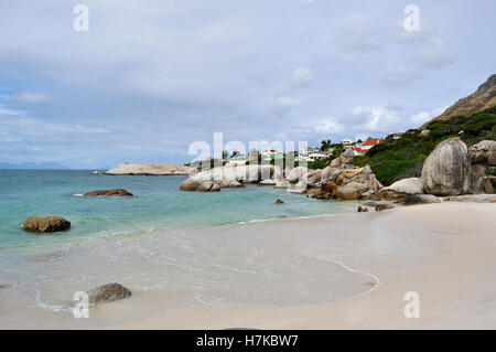 Südafrika, Simon's Town: Skyline und Anzeigen von Boulders Beach, geschützten Strand, in dem sich eine Kolonie afrikanischer Pinguine dort seit 1982 Stockfoto