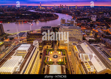 Skyline von London, Luftaufnahme mit Canary Wharf Stockfoto