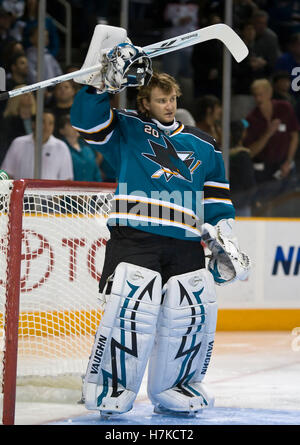 25. November 2009; San Jose, CA, USA; San Jose Sharks Torwart Evgeni Nabokov (20) in der ersten Zeit gegen die Chicago Blackhawks im HP Pavilion. Stockfoto