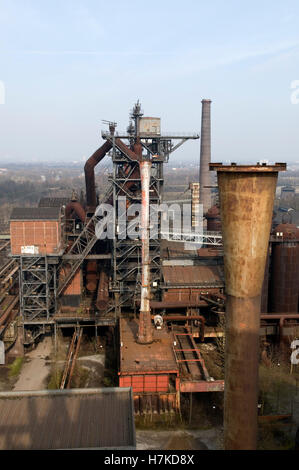 Hochofen eines ehemaligen Stahlwerks im Landschaftspark Duisburg Nord Landschaftspark, Ruhrgebiet-Bereich Stockfoto