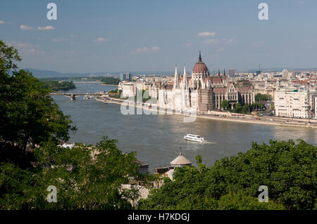 Blick vom Burgberg an den Ufern der Donau und das Parlament, Budapest, Ungarn, Europa Stockfoto