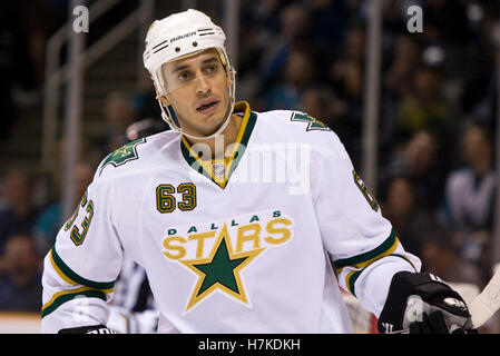 25. März 2010; San Jose, CA, USA; Dallas Stars zentrieren Mike Ribeiro (63) während der ersten Periode gegen die San Jose Sharks im HP Pavilion. San Jose besiegte Dallas mit 3:0. Stockfoto