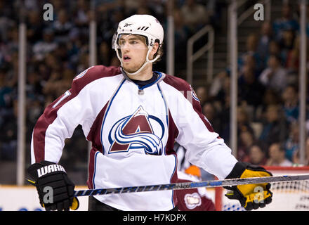 28. März 2010; San Jose, CA, USA; Colorado Avalanche center Ryan O'Reilly (37) in der zweiten Periode gegen die San Jose Sharks im HP Pavilion. San Jose besiegte Colorado 4-3. Stockfoto