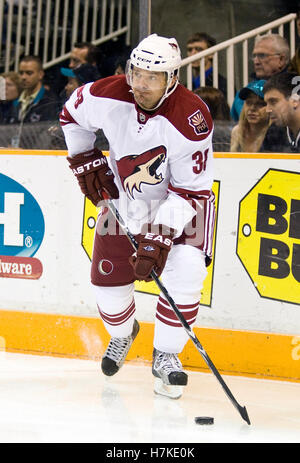 10. April 2010; San Jose, CA, USA; Phoenix Coyotes links Flügel Vernon Fiddler (38) in der ersten Zeit gegen die San Jose Sharks im HP Pavilion. San Jose besiegte Phoenix 3-2 in eine Schießerei. Stockfoto