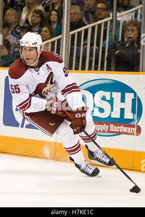 10. April 2010; San Jose, CA, USA; Phoenix Coyotes Verteidiger Ed Jovanovski (55) während der zweiten Periode gegen die San Jose Sharks im HP Pavilion. San Jose besiegte Phoenix 3-2 in einem Schießerei. Stockfoto