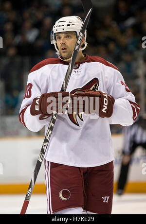 10. April 2010; San Jose, CA, USA; Phoenix Coyotes links Flügel Vernon Fiddler (38) während der dritten Periode gegen die San Jose Sharks im HP Pavilion. San Jose besiegte Phoenix 3-2 in eine Schießerei. Stockfoto