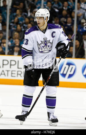 November 15, 2010, San Jose, Ca, USA; Los Angeles Kings rechten Flügel Dustin Brown (23) während einer Unterbrechung im Spiel gegen die San Jose Sharks in der zweiten Periode am HP Pavillion. San Jose besiegte Los Angeles 6-3. Stockfoto