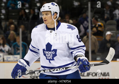 Januar 11, 2011, San Jose, Ca, USA; Toronto Maple Leafs Zentrum Mikhail grabovski (84) nach dem Aufwärmen vor dem Spiel gegen die San Jose Sharks am HP Pavillion. Toronto san jose 4-2 besiegt. Stockfoto