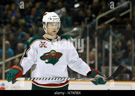 22. Januar 2011; San Jose, CA, USA; Minnesota Wild Verteidiger Nick Schultz (55) vor-ein Face off gegen die San Jose Sharks in der ersten Phase im HP Pavilion. San Jose besiegte Minnesota 4-3. Stockfoto