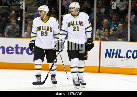 März 5, 2011; San Jose, Ca, USA; Dallas Stars center Mike Ribeiro (63) und linken Flügel Loui Eriksson (21) Vor einer gegen die San Jose Sharks in der zweiten Periode am HP Pavillion. Dallas san jose 3-2 besiegt. Stockfoto