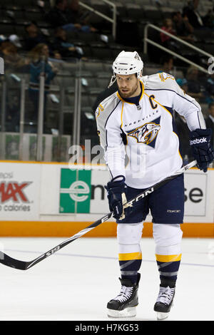 8. März 2011; San Jose, CA, USA;  Nashville Predators Verteidiger Shea Weber (6) erwärmt sich vor dem Spiel gegen die San Jose Sharks im HP Pavilion. Stockfoto