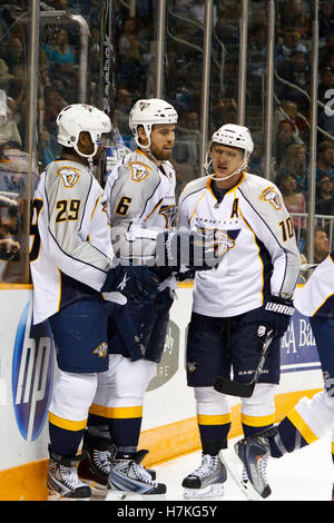 März 8, 2011; San Jose, Ca, USA; Nashville Predators defenseman Shea Weber (6) feiert mit dem rechten Flügel joel Ward (29) und linken Flügel Martin erat (10), nachdem er ein Ziel gegen die San Jose Sharks während des zweiten Zeitraums an HP Pavilion. Stockfoto