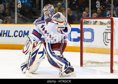 März 2011; San Jose, CA, USA; Henrik Lundqvist (30) der New York Rangers in der Überstundenzeit im HP Pavilion. New York besiegte San Jose 3-2 bei Schießereien. Stockfoto