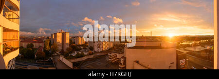 Wien, Wien: Blick vom Appartment Gebäude Hochhaus Neue Donau Kaisermühlen und City Center, 22., Wien, Österreich Stockfoto