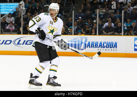 31. März 2011; San Jose, CA, USA; Dallas Stars zentrieren Mike Ribeiro (63) während der ersten Periode gegen die San Jose Sharks im HP Pavilion. San Jose besiegte Dallas mit 6:0. Stockfoto