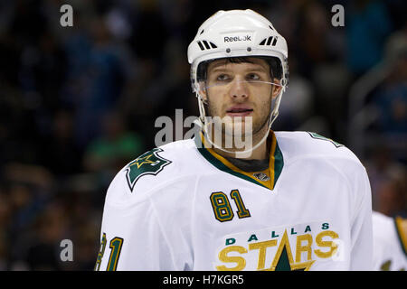31. März 2011; San Jose, CA, USA; Dallas Stars zentrieren Tomas Vincour (81) vor einem Gesicht gegen die San Jose Sharks während der zweiten Periode im HP Pavilion. San Jose besiegte Dallas mit 6:0. Stockfoto